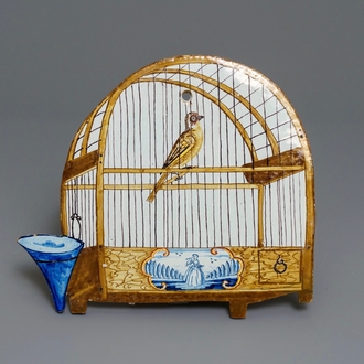 Une plaque en faïence polychrome de Delft à décor trompe l'oeil d'un cage à oiseaux, 18ème